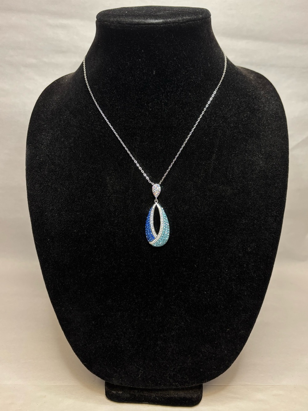 Danbury Mint The Shimmering Sea Wave Pendant Necklace Ombre Crystal #6062